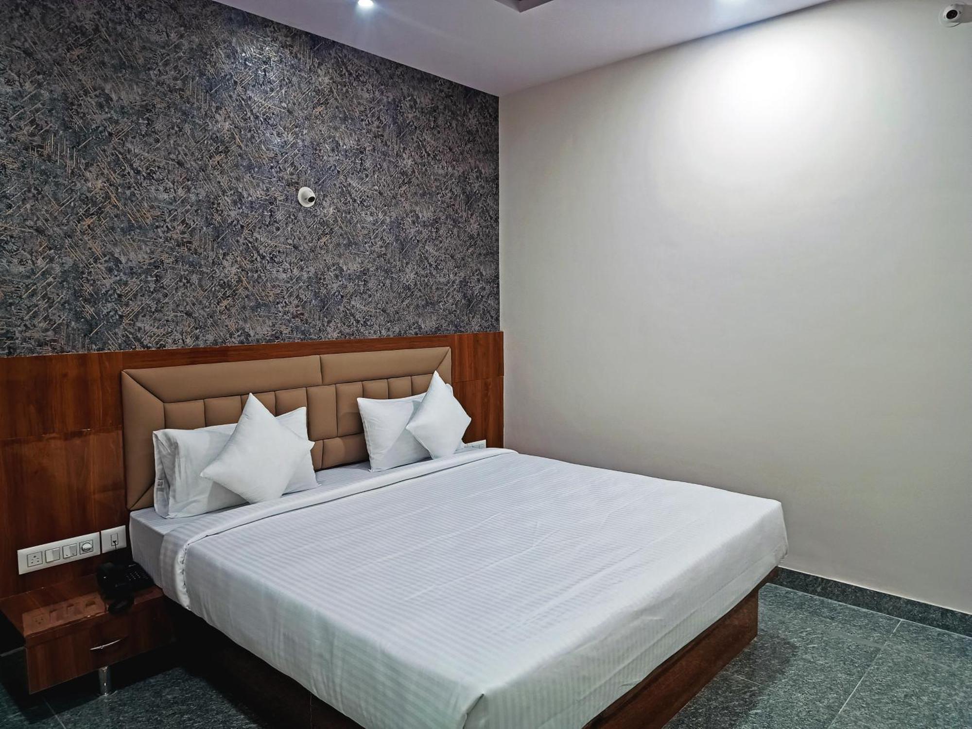 Hotel Achhu Palace Bangalore Exterior photo