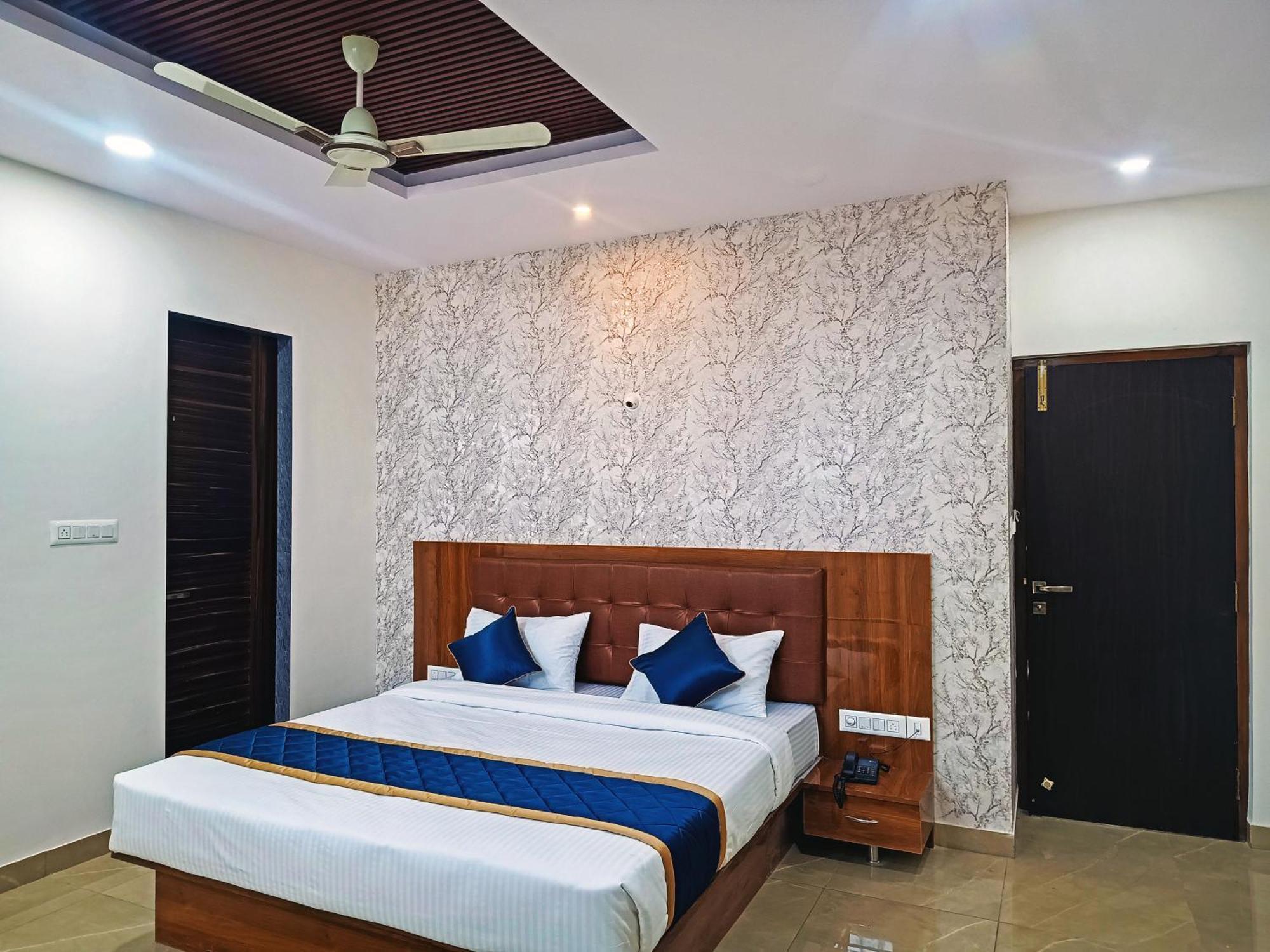 Hotel Achhu Palace Bangalore Exterior photo