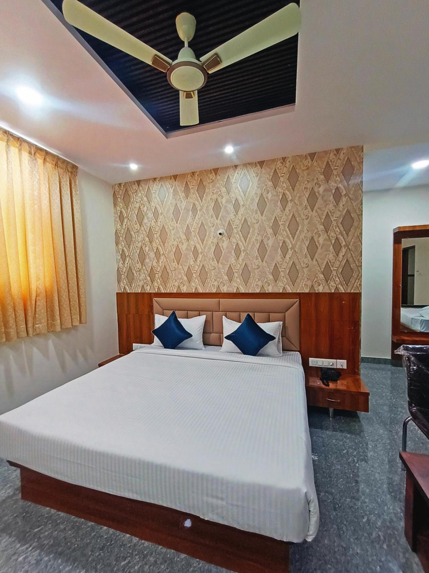 Hotel Achhu Palace Bangalore Exterior photo