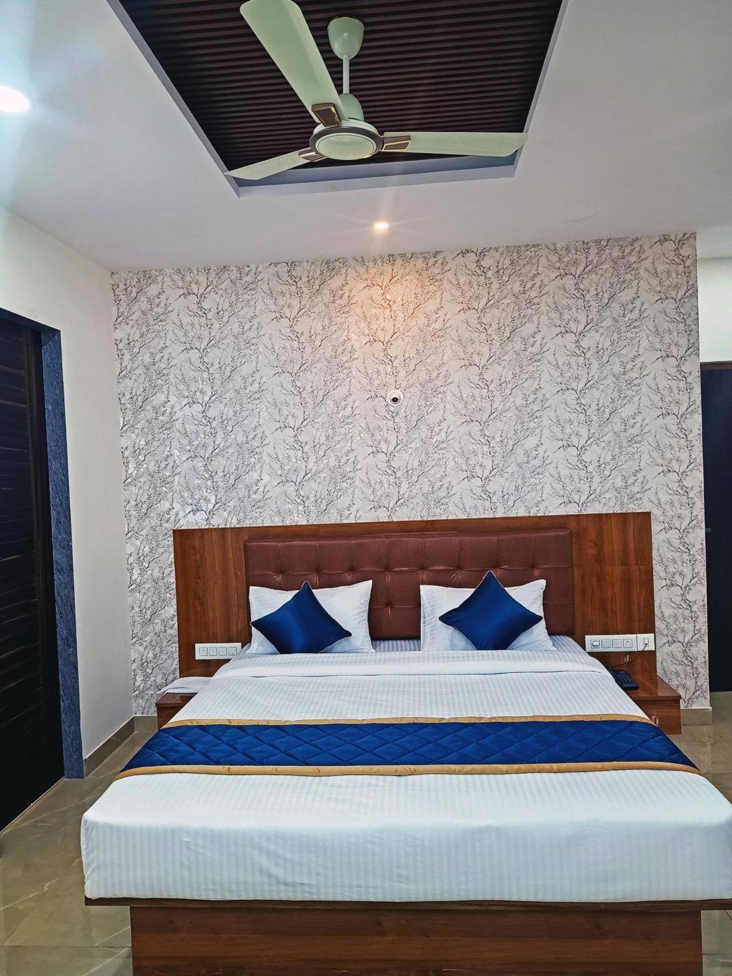 Hotel Achhu Palace Bangalore Exterior photo